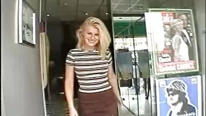 E vai. chupando buceta ate gozar