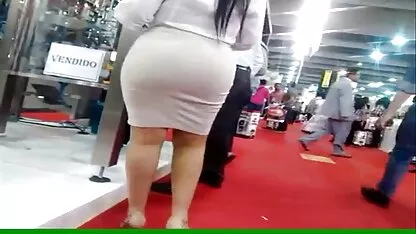 Una promotora editor (fur que) sambaponor