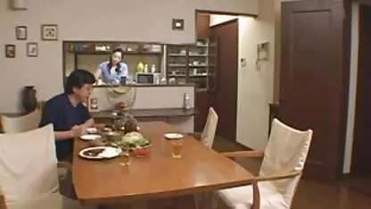 Mãe na cozinha quero ver vídeo caseiro de sexo
