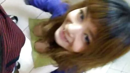 Uma Chinesa feliz como sacanagem caseiras