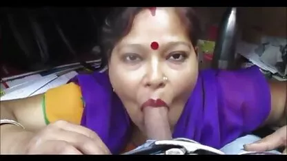 Broche Índia e beber cum Deepthroat fudendo a madastra