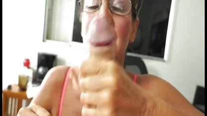 Pés e masturbação vídeo pornô com mulher de 50 anos