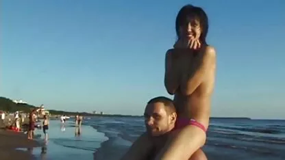 Nudista adolescente na praia video porno mais visto