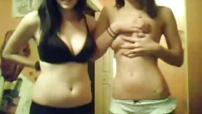 Duas raparigas showcam vídeo de sexo de pornô