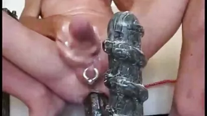 Grande monstro de brinquedo Idiota. assistir videos porno agora