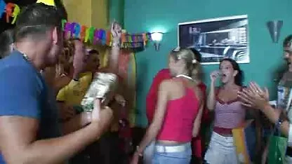 Um aniversário surpresa. pporno real
