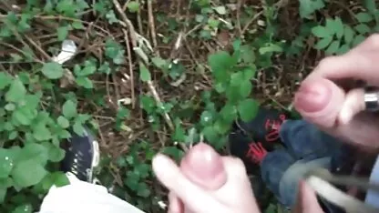 Dois amigos, gay, masturbação e piscina vídeo pornô caseiro anal