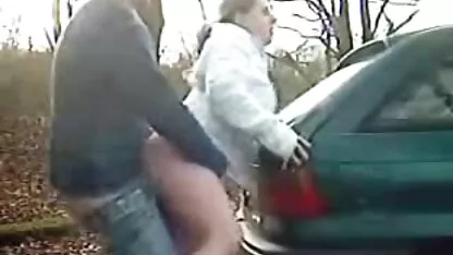 Pára o carro para foder. putaria em banheiro