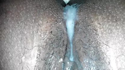 O Creampie sai da vagina. fime porono