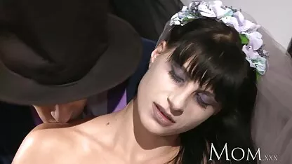 Mãe, halloween, rapariga, morta, por um pouco de carne no vídeos pornôs mia khalifa