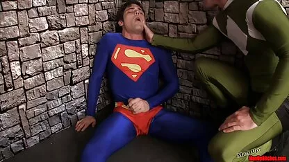Superman submete 2 gay handjob domínio lycra spandex video porno de cu