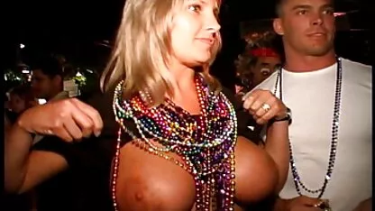 Imagine o fluxo de ar da festa para mostrar o seu corpo. filme de pornô liberado