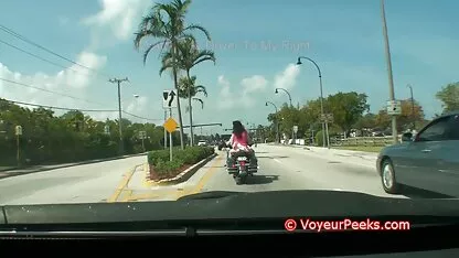 Frango numa saia de bicicleta, sem cuecas? sexo nacional grátis