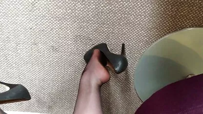 Louise nylon de saltos altos antes da diversão da tarde so velhas gostosa