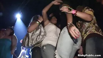 A rapariga enlouqueceu e enlouqueceu