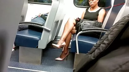 Sapatos pretos, sexy e salto alto  videos pormo em hd