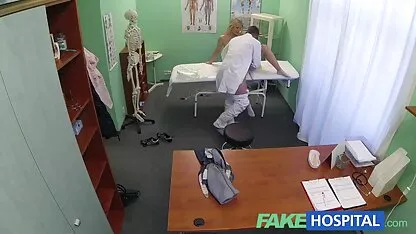 Carreira de sucesso como loira vídeo de pornô agora