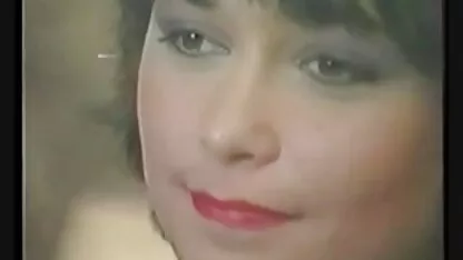 Beijo francês duplo a novinha brasileira gozando