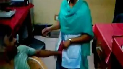 Os técnicos brincam aos médicos do hospital sonaimuri. os melhores videos porno brasileiro