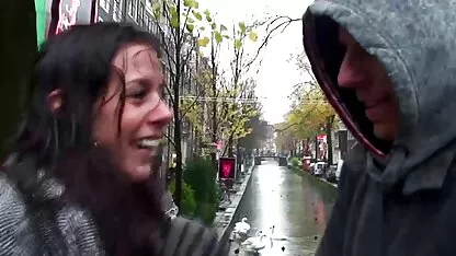 A verdadeira puta chupa turistas. video erodico