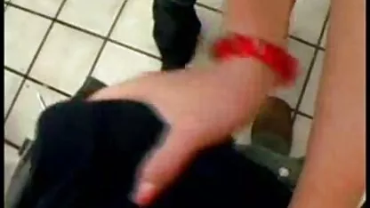 Foda-se na casa de banho pública! videos porno as panteras gratis