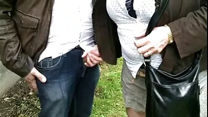 Esposa a desfrutar com estranhos filmes pornos russo