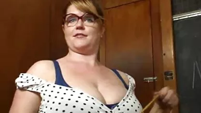 O Professor Mamas grandes quer. gostosas se masturbando