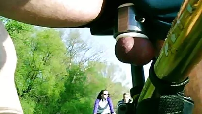 Dois gatos em cima da bicicleta . porno brasileiro melhor