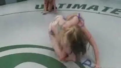 Quatro Raparigas a fazer sexo com um strapon Anal a foder os falhados sexo quente tv lésbicas