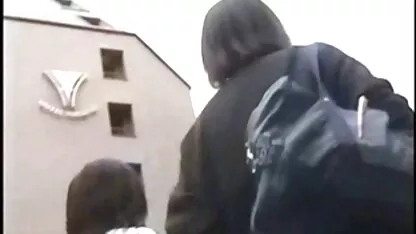 Uniforme e saia escolar comendo tia safada