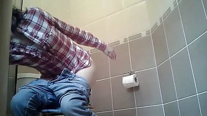 Casa comigo a espreitar no chuveiro (a próxima parte))