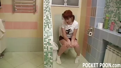 Adolescente apanhada com a colega de quarto video caseiro com brasileiras