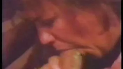 Garganta Funda desse tamanho, até que volte. videos de sexo de lésbicas