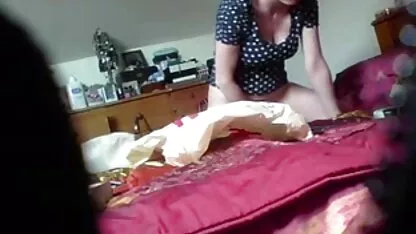 A minha mãe que está excitada com brinquedos na webcam-ela gatas lésbicas