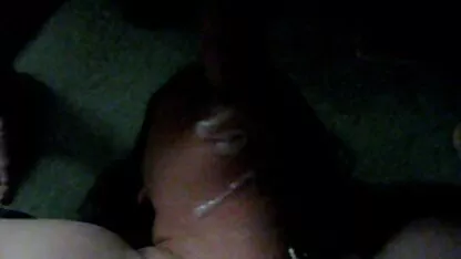 Mulher chupa pilas, estranho video de orgasmo anal