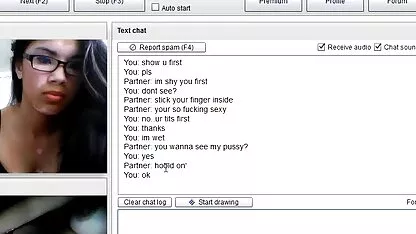 Uma brincadeira Adolescente Asiática com um gato fofinho na webcam. vídeo pornô de homem com mulher