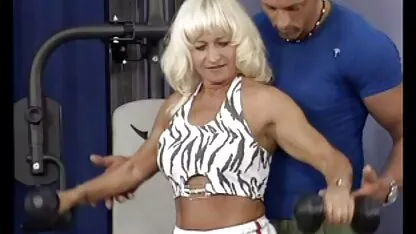 Mãe musculada cachorro com mulher porno