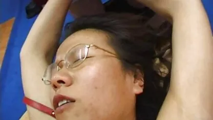 A criança é punida num gangbang pelo marido. video porno viviane fernandes